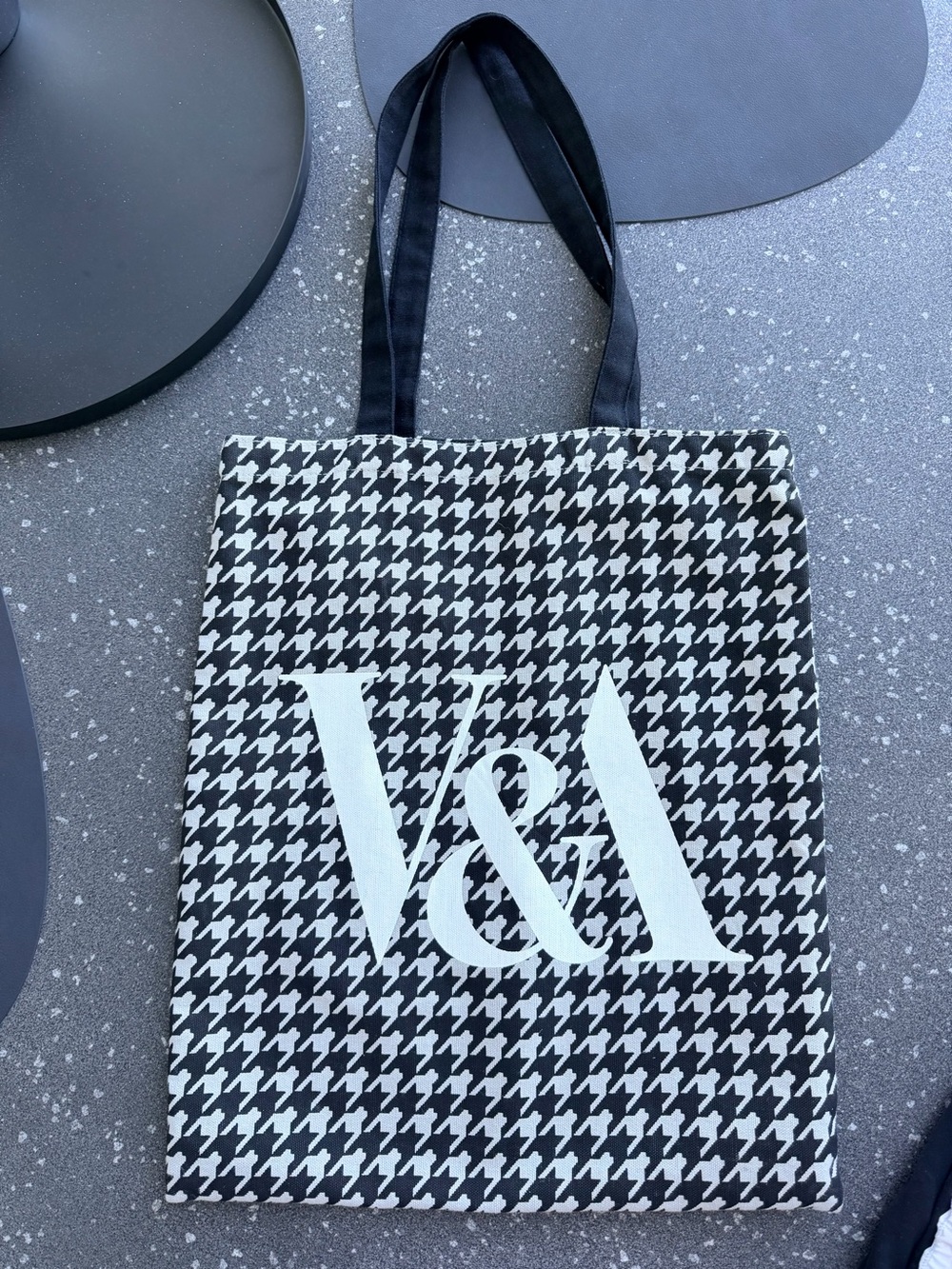 NEW V&A Museum Black and White Houndstooth Tote